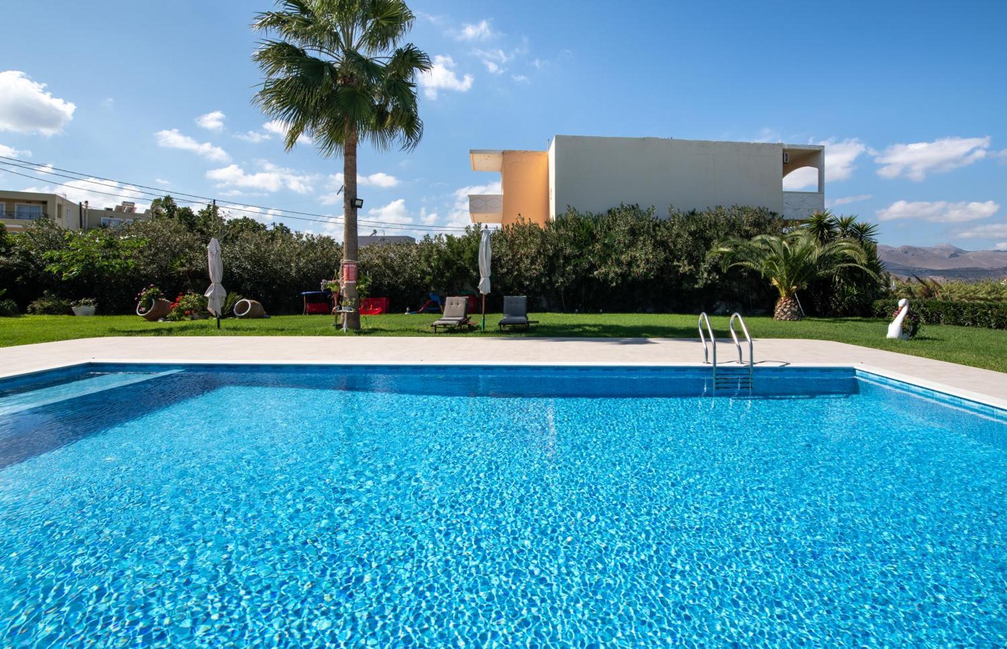 Socrates Holidays Apt. 2 With Pool Near The Beach Platanés Exterior foto
