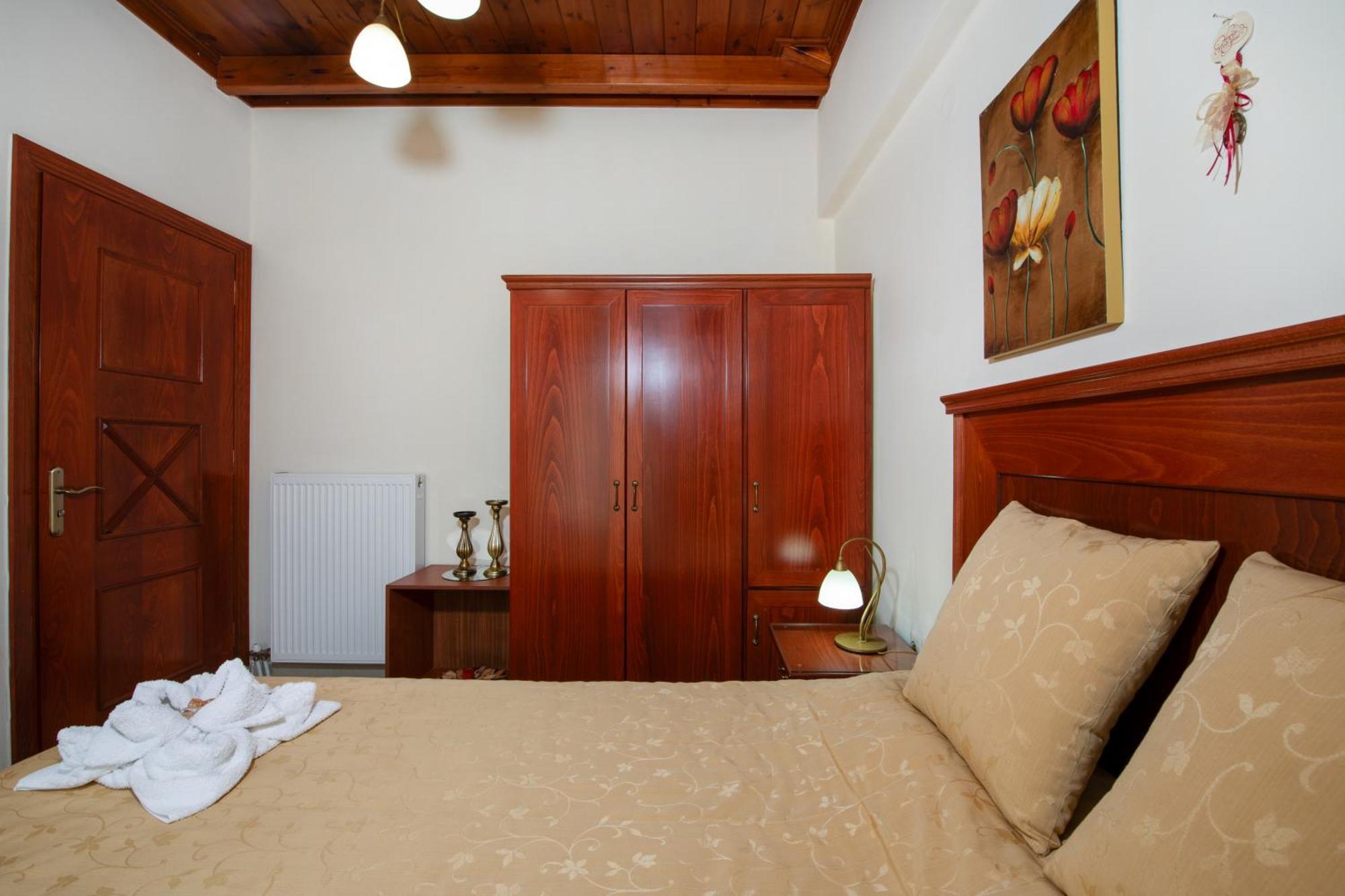 Socrates Holidays Apt. 2 With Pool Near The Beach Platanés Exterior foto